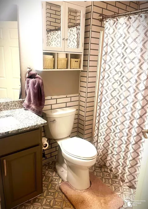 Bath - 2453 Sutton, Temperance, MI 48182 photo 1 of 2