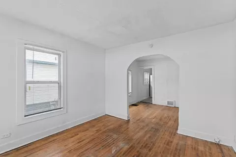 Living - 1305 Lippincott, Flint, MI 48503 photo 2 of 4
