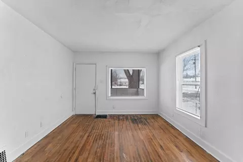 Living - 1305 Lippincott, Flint, MI 48503 photo 1 of 4