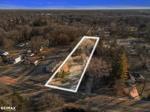 3495 Bendelow Rd, Rochester Hills, MI 48307