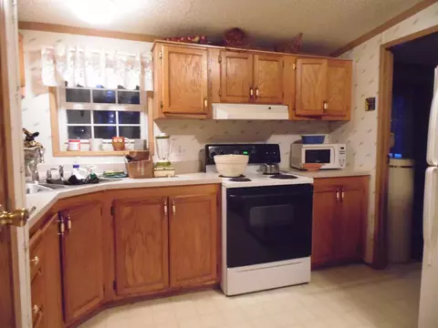Kitchen - 1543 N Cedar Riv, Gladwin, MI 48624 photo 2 of 5