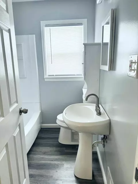 Bath - 3905 Brown, Flint, MI 48507 photo 1 of 2