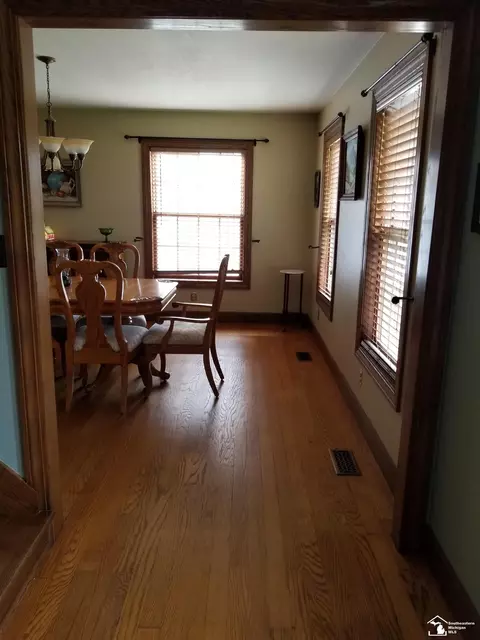 Dining - 811 Heiss, Monroe, MI 48162 photo 1 of 2