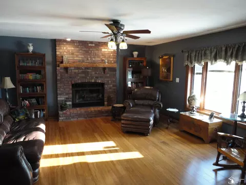 Living - 811 Heiss, Monroe, MI 48162 photo 1 of 2