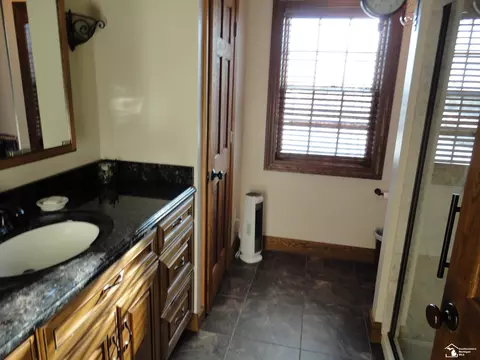 Bath - 811 Heiss, Monroe, MI 48162 photo 1 of 5