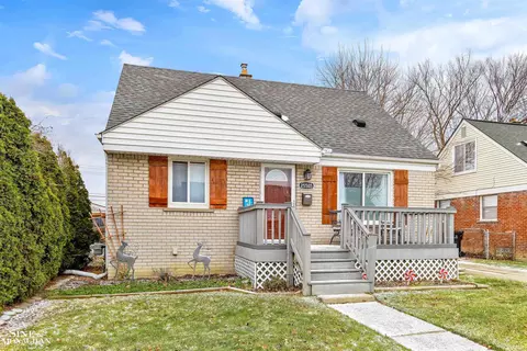 25585 Waldorf, Roseville, MI 48066