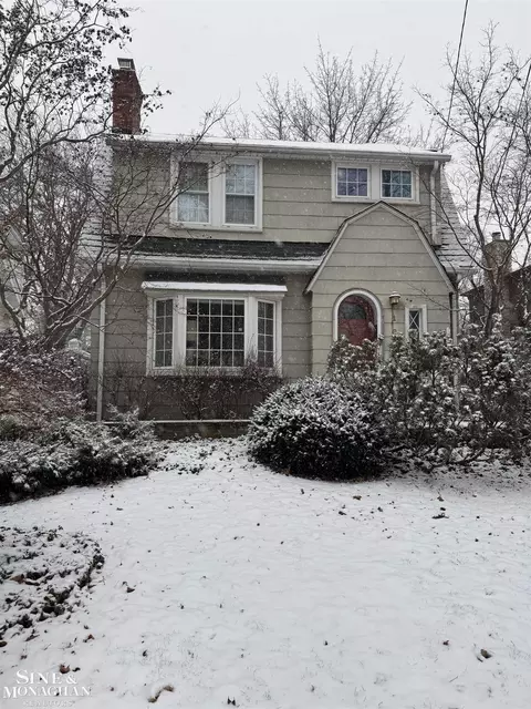 163 Lakeview, Grosse Pointe Farms, MI 48236
