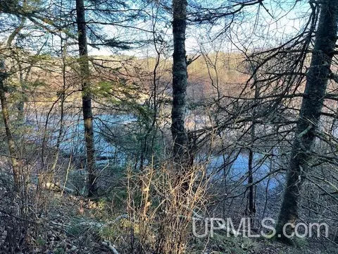 11812 E Howen, Fence T-wi, WI 54542