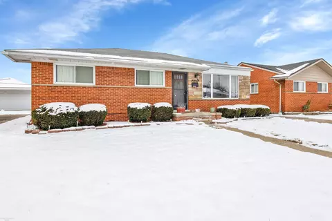 Exterior - 24675 Almond, Eastpointe, MI 48021 photo 4 of 5