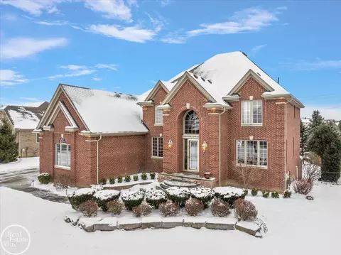 63588 Georgetowne S, Washington Township, MI 48095