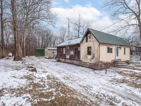 15 Ida Maybee Rd, Monroe, MI 48162 photo 2
