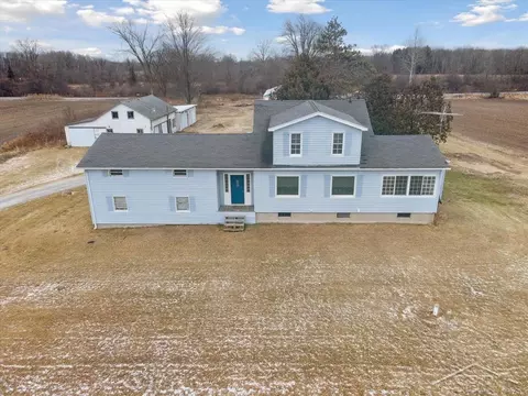5440 N Huron, Pinconning, MI 48650