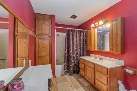 Bath - 4602 N Elevator, Pinconning, MI 48650 photo 1 of 3