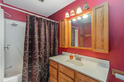 Bath - 4602 N Elevator, Pinconning, MI 48650 photo 2 of 3