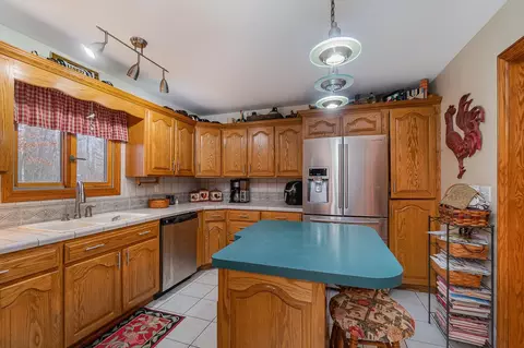 Kitchen - 4602 N Elevator, Pinconning, MI 48650 photo 2 of 2