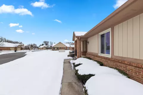 46609 High Mdws, Macomb, MI 48044 photo 3