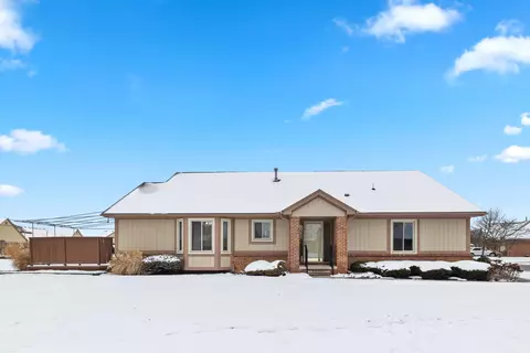 46609 High Mdws, Macomb, MI 48044