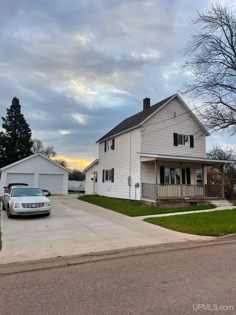 426 Washington, Ishpeming, MI 49849