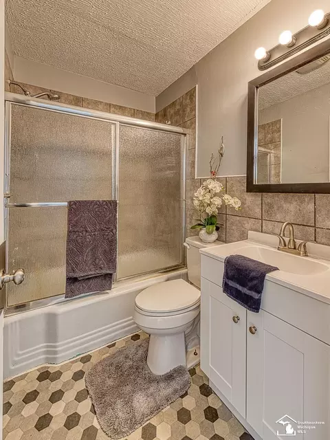 734 E Front, Monroe, MI 48161 photo 17