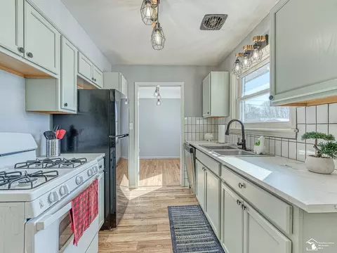 734 E Front, Monroe, MI 48161 photo 7
