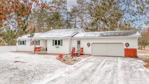 10375 Whitefish Hl, Rapid River, MI 49878