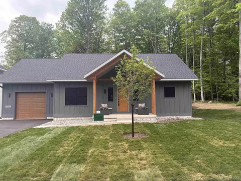 3405 Nuthatch, Marquette, MI 49855