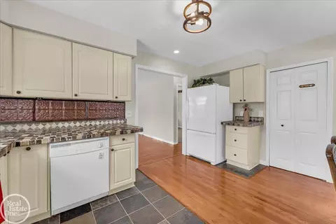 706 Townsend, Algonac, MI 48001 photo 9