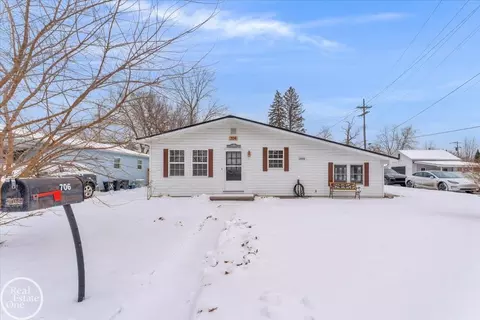 706 Townsend, Algonac, MI 48001