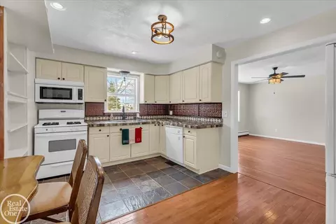 706 Townsend, Algonac, MI 48001 photo 8