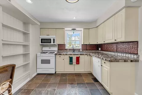706 Townsend, Algonac, MI 48001 photo 7