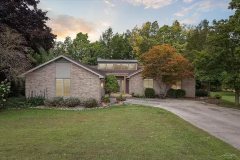 5277 Curve, Freeland, MI 48623