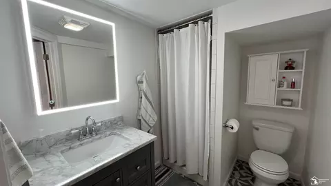 Bath - 22055 Studio, Taylor, MI 48180 photo 2 of 2