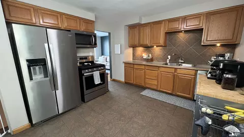 Kitchen - 22055 Studio, Taylor, MI 48180 photo 2 of 2