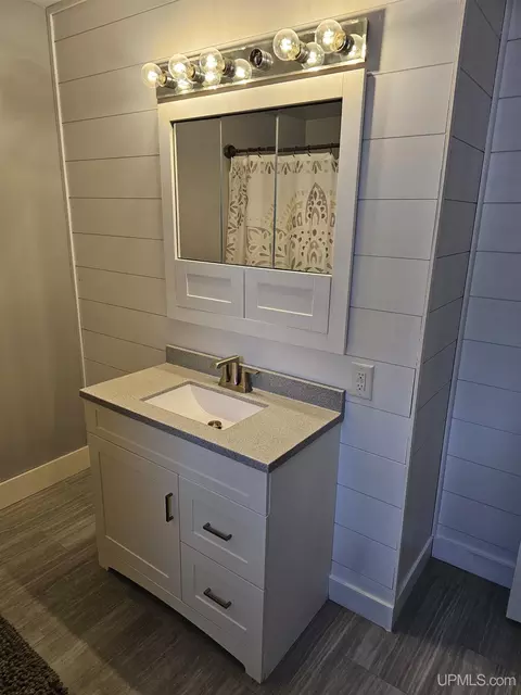 Bath - 516 S 10th, Escanaba, MI 49829 photo 2 of 2