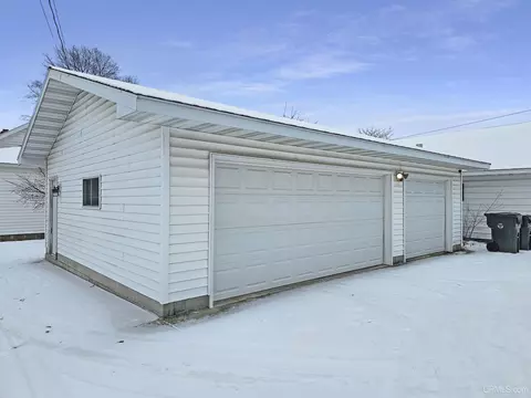 Exterior - 516 S 10th, Escanaba, MI 49829 photo 3 of 8