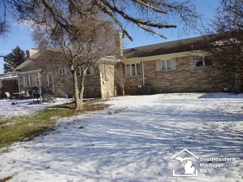 635 Ruff, Monroe, MI 48162 photo 3