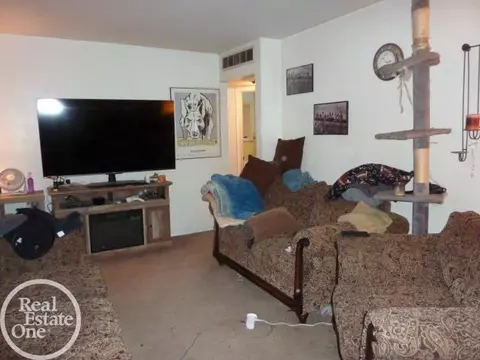 Living - 705 S Chocolay, Clawson, MI 48017 photo 2 of 5