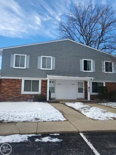 35746 Union Lk UNIT 9, Harrison Township, MI 48045