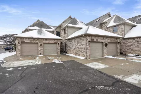 50689 Harbour Vw, New Baltimore, MI 48047
