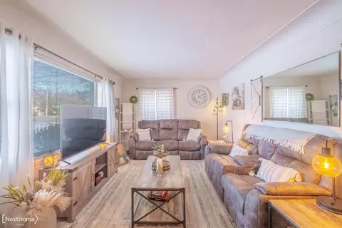 Living - 6121 Corunna, Flint, MI 48532 photo 1 of 1