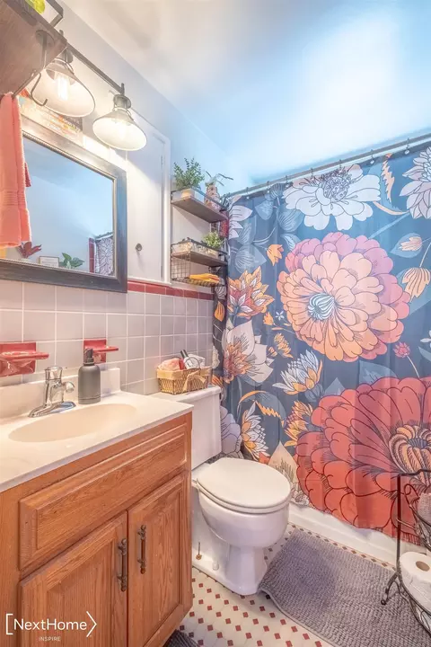 Bath - 6121 Corunna, Flint, MI 48532 photo 1 of 1