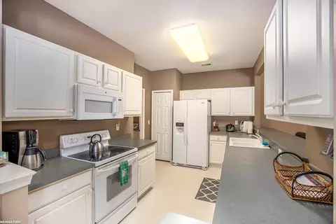 45622 Warwick, Macomb, MI 48044 photo 7