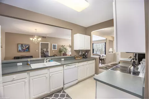 45622 Warwick, Macomb, MI 48044 photo 8