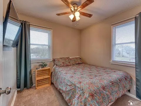 Bedroom - 6697 Bennington, Temperance, MI 48182 photo 4 of 8