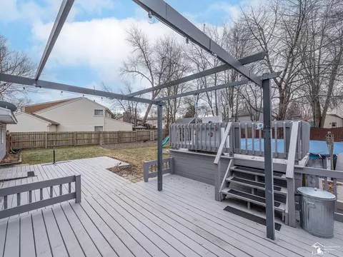 Exterior - 6697 Bennington, Temperance, MI 48182 photo 4 of 12