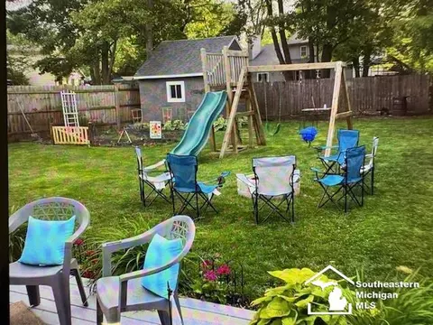 Exterior - 6697 Bennington, Temperance, MI 48182 photo 9 of 12