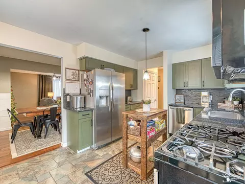 Kitchen - 6697 Bennington, Temperance, MI 48182 photo 3 of 4