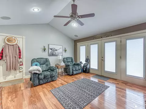 Living - 6697 Bennington, Temperance, MI 48182 photo 4 of 4