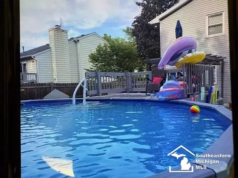 Exterior - 6697 Bennington, Temperance, MI 48182 photo 6 of 12