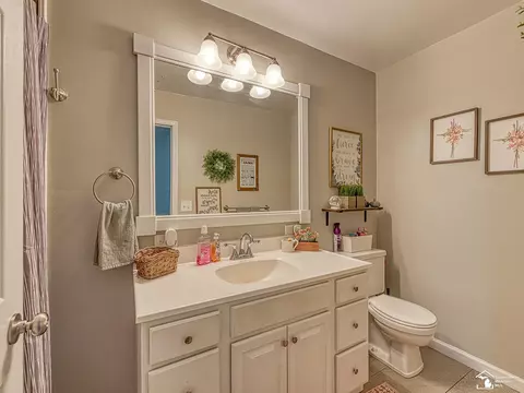 Bath - 6697 Bennington, Temperance, MI 48182 photo 3 of 5